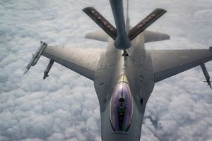 F-16 pilots, KC-135 crews team for mid-air refueling training